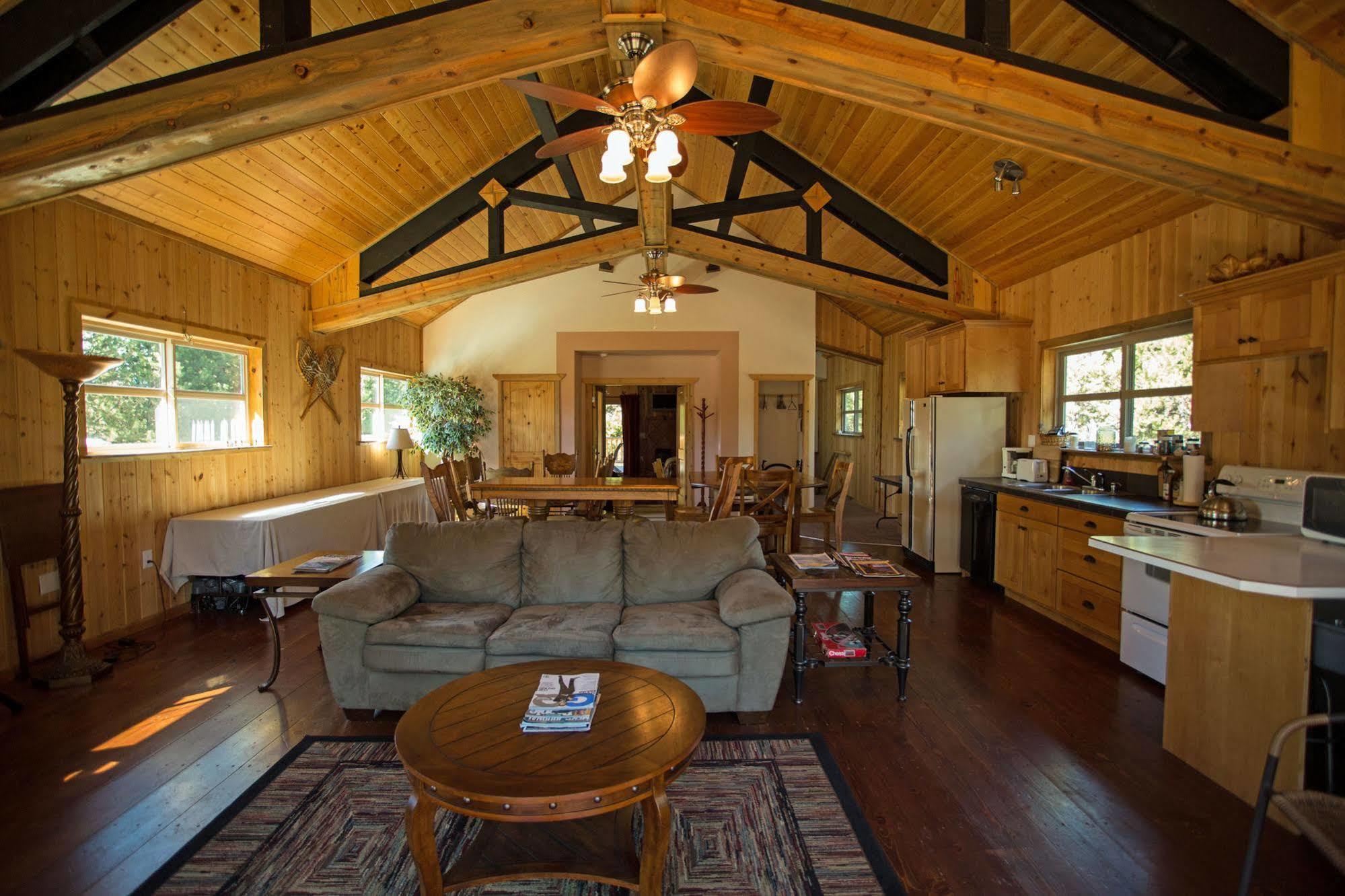 Diamondstone Guest Lodges La Pine Exteriér fotografie