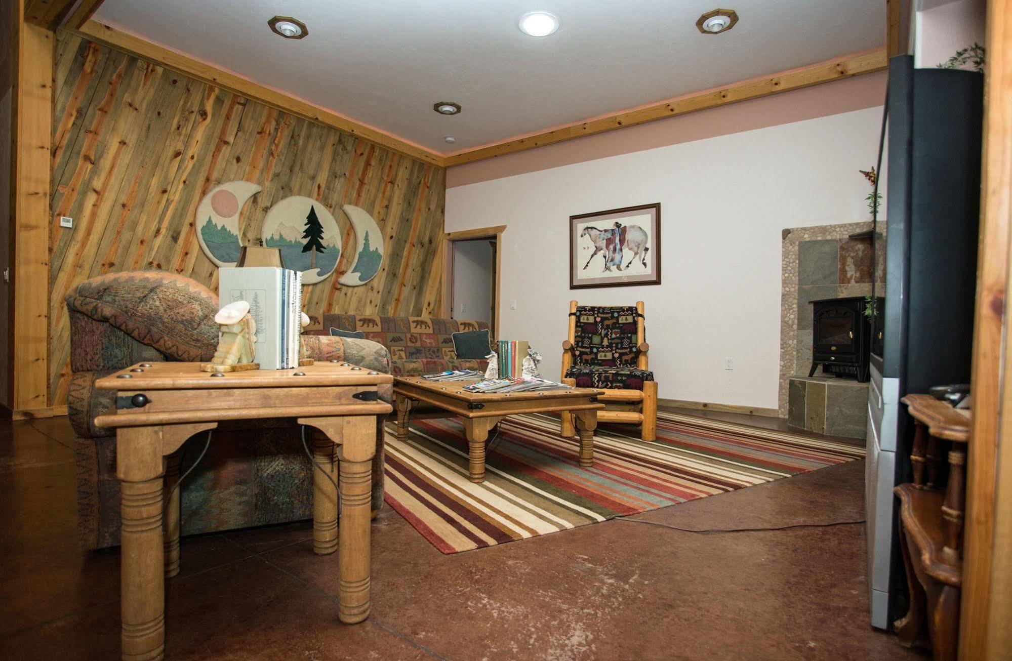 Diamondstone Guest Lodges La Pine Exteriér fotografie
