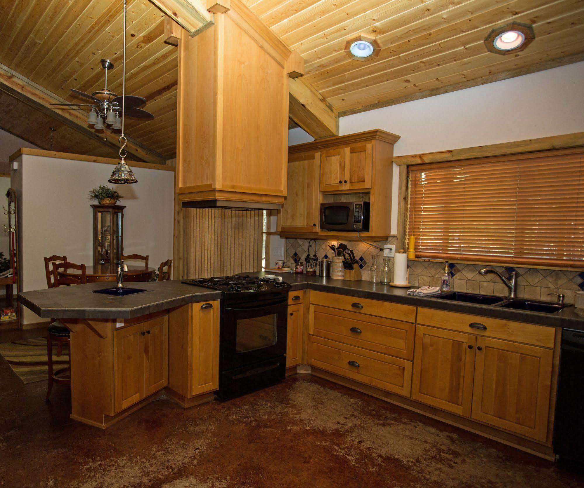 Diamondstone Guest Lodges La Pine Exteriér fotografie