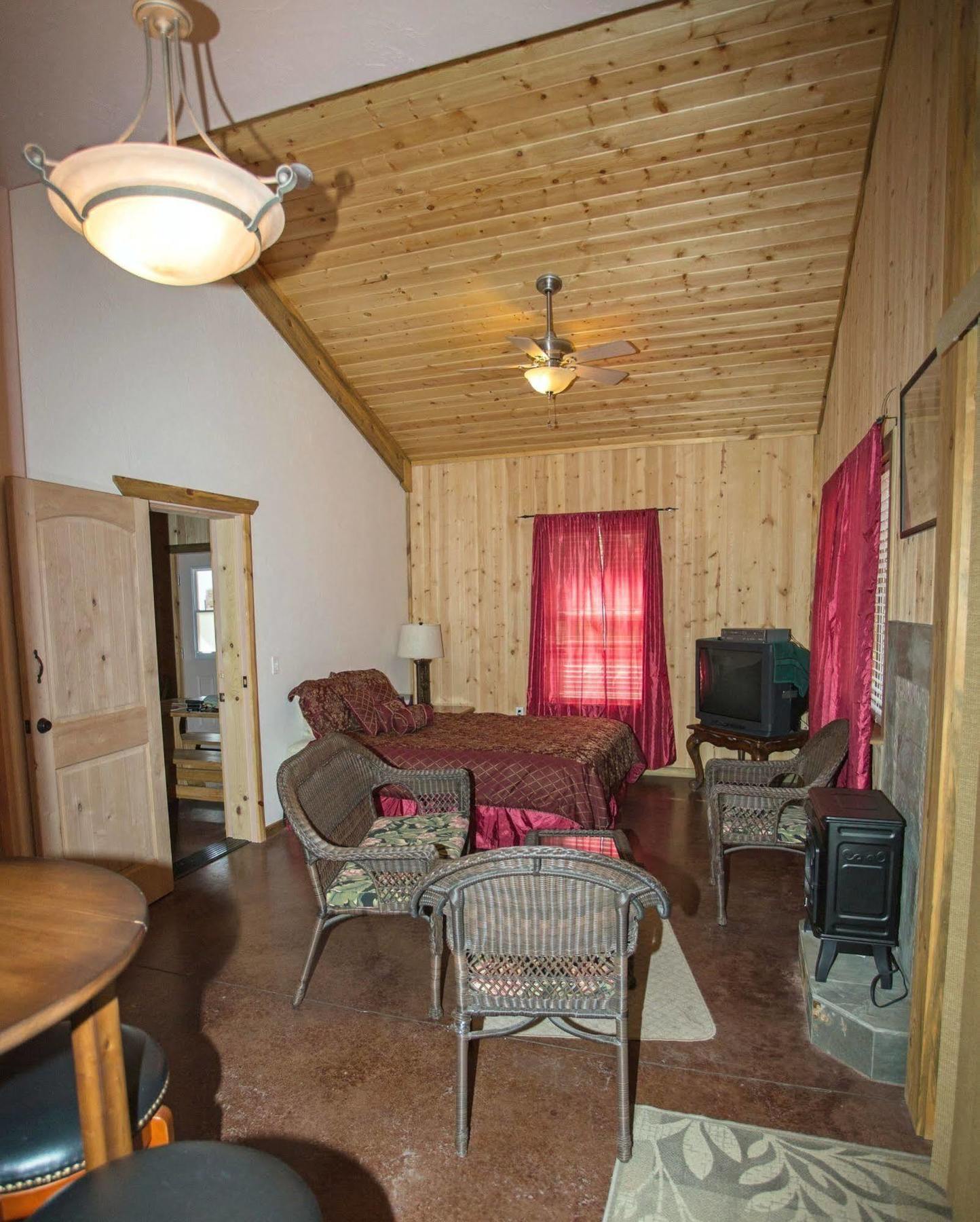 Diamondstone Guest Lodges La Pine Exteriér fotografie